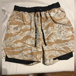 WGH Men’s shorts lined -Medium
